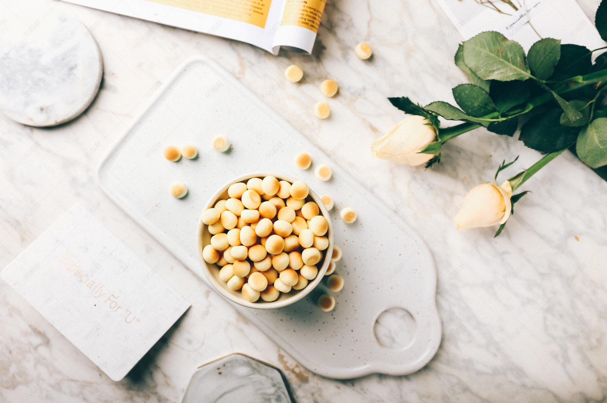 美味零食小馒头俯视摄影图【免抠背景psd】-90设计网