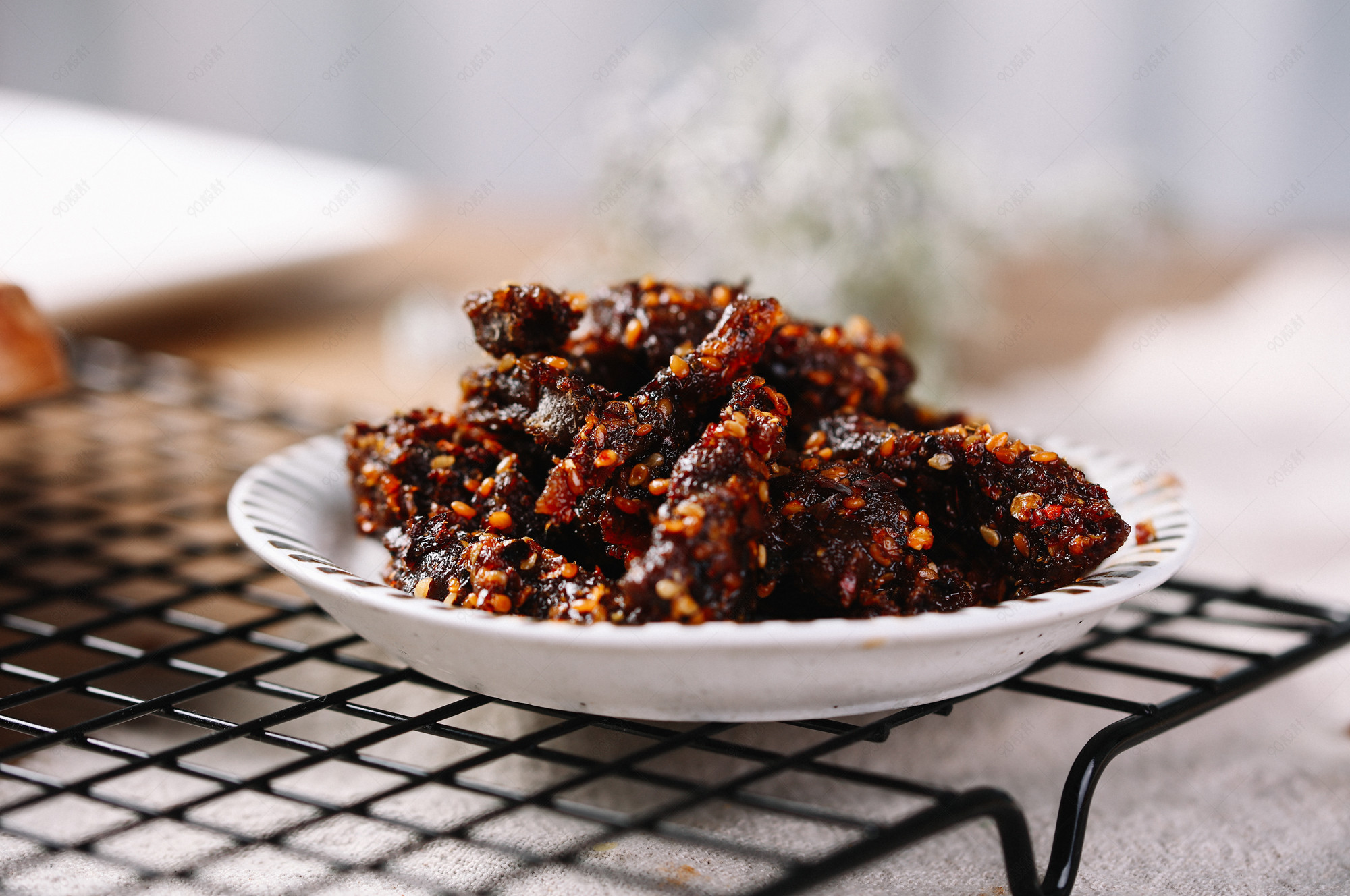 麻辣牛肉粒香辣肉片摄影实拍图