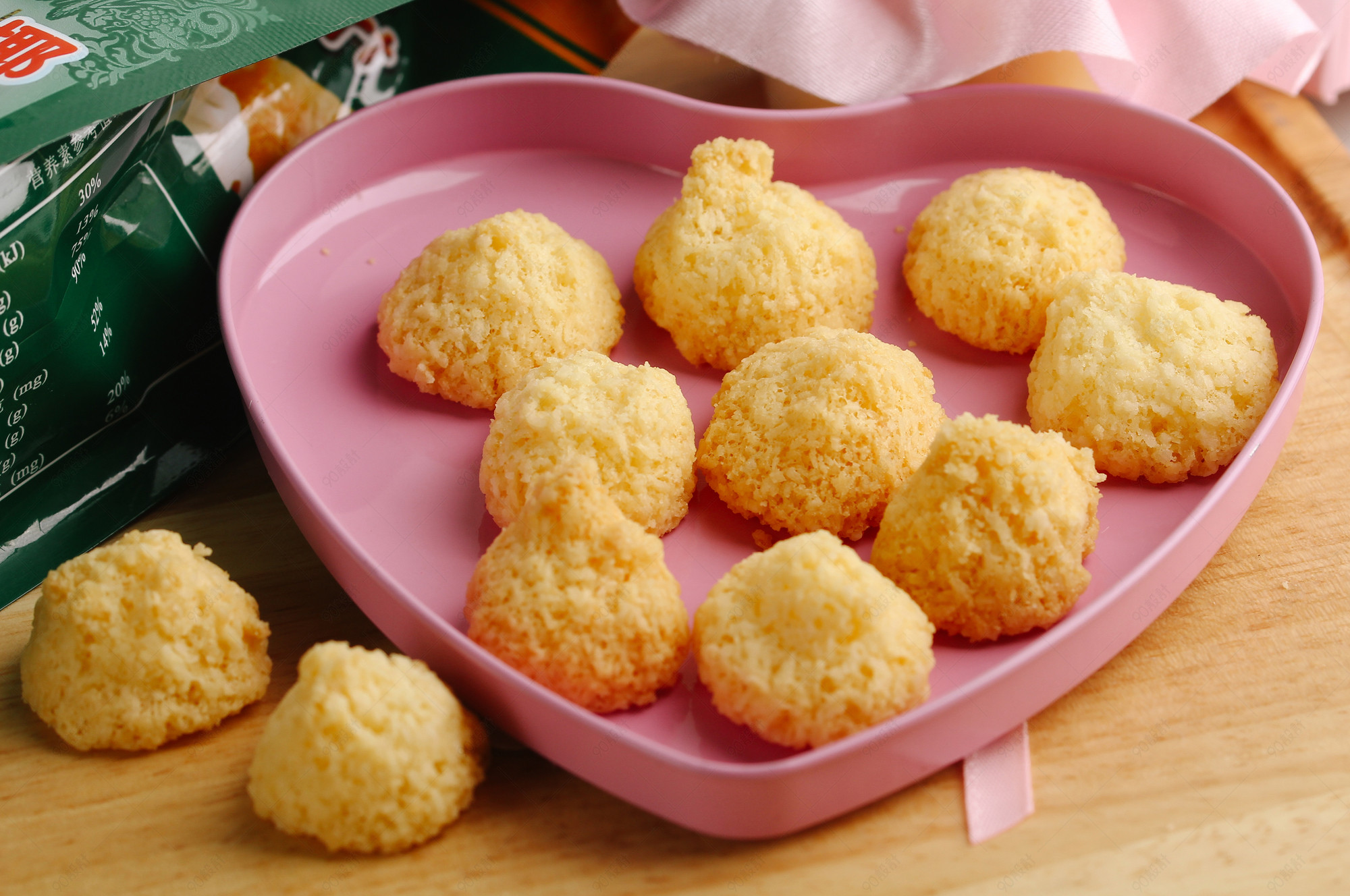 椰子酥饼干甜品摄影图