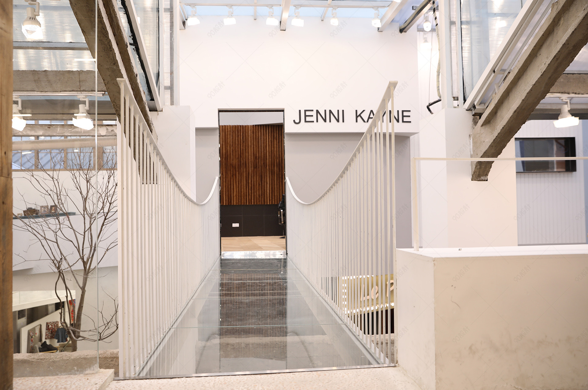 玻璃吊桥走廊摄影场景图【电商背景】-90设计网