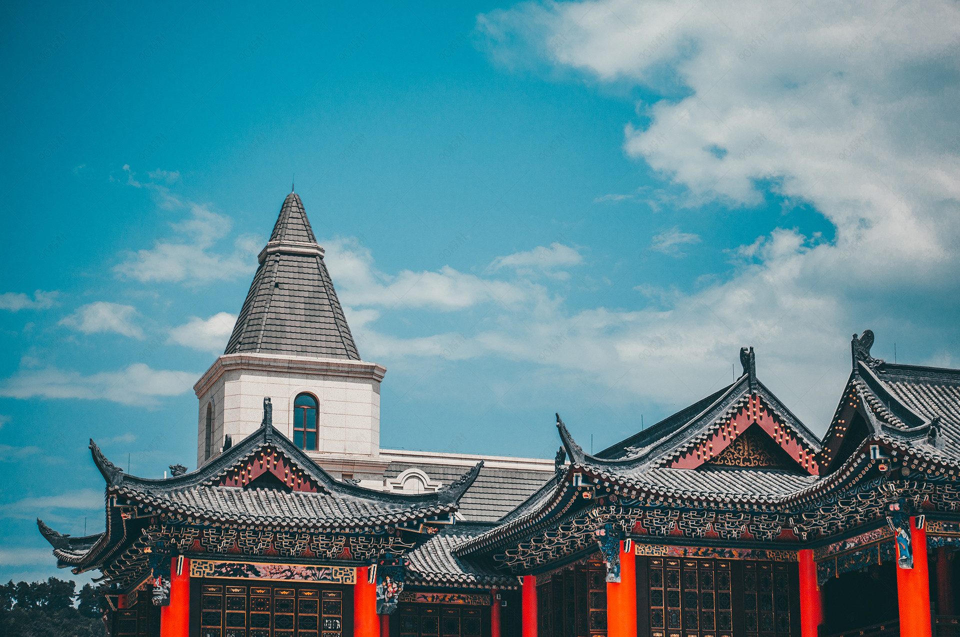 晴空下的古风建筑拍摄