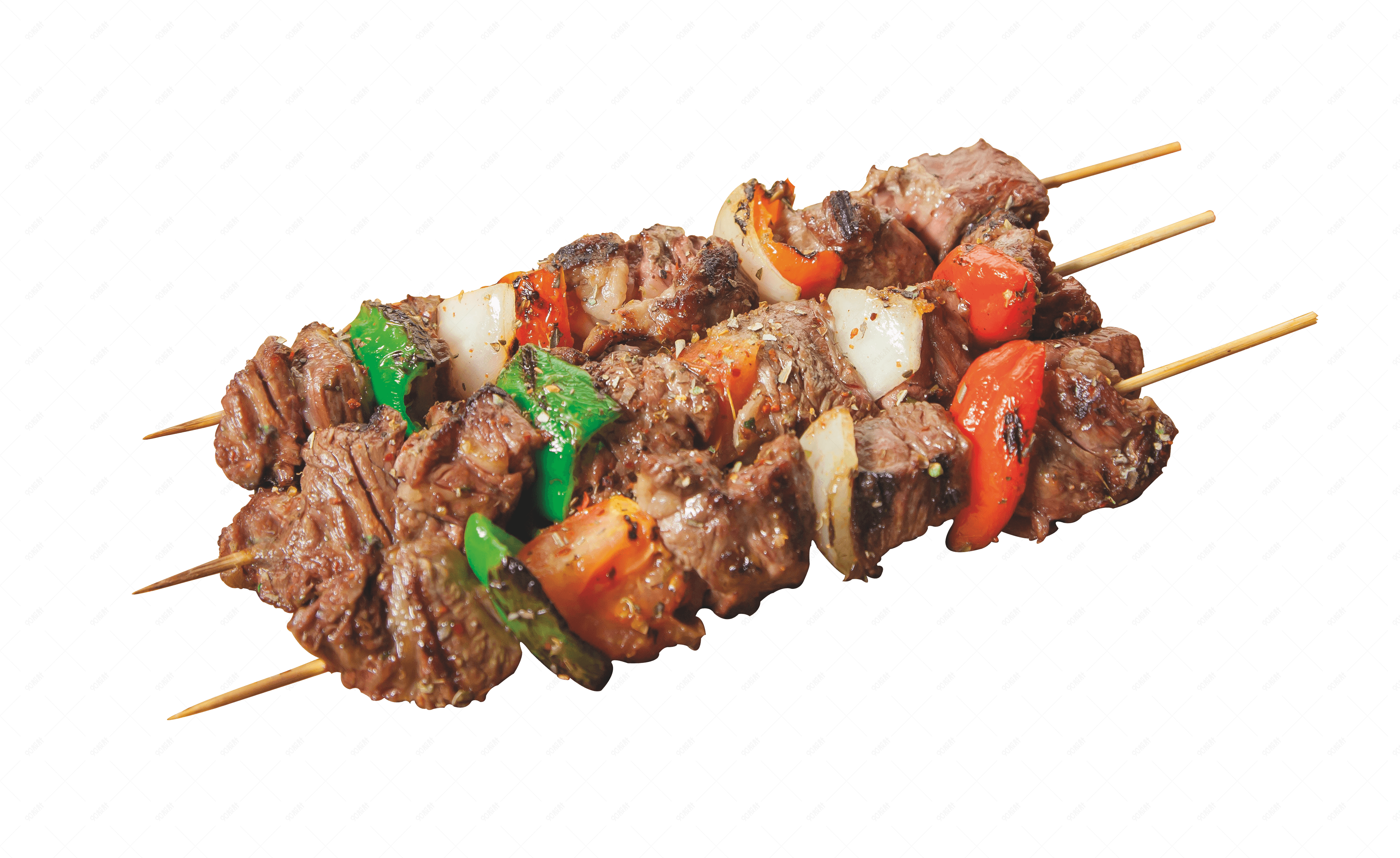 搭配彩椒的烧烤牛肉串