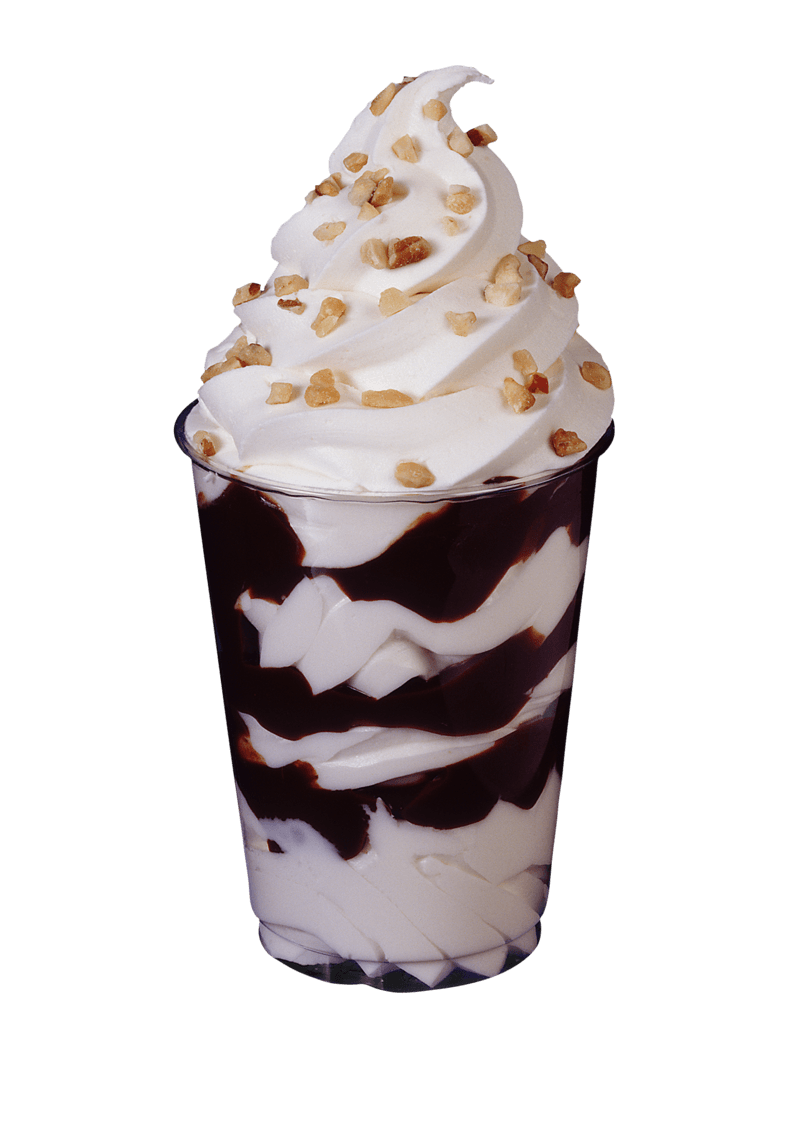 白色玻璃杯中白色奶油冰淇淋